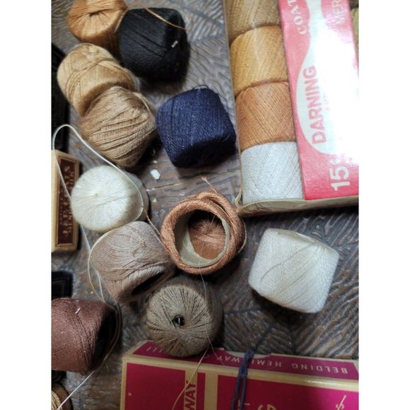 Lot VTG J & P Coats Mending Floss  Box Thread Spools Silk Hosiery Darning Cotton - Picture 6 of 10